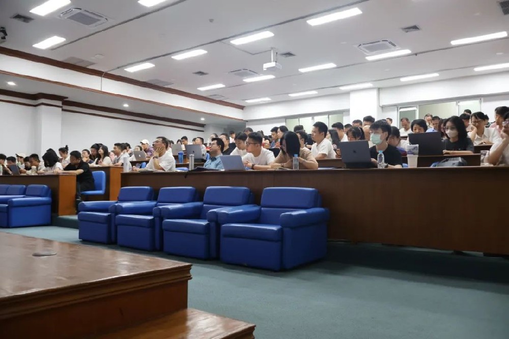 南邦国际科技学院“研究生论文撰写”讲座圆满举办