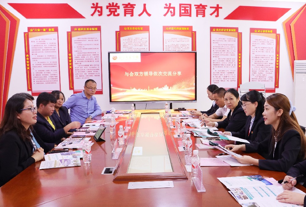 泰国南邦国际科技学院代表团到访南宁商贸学校并签署合作协议