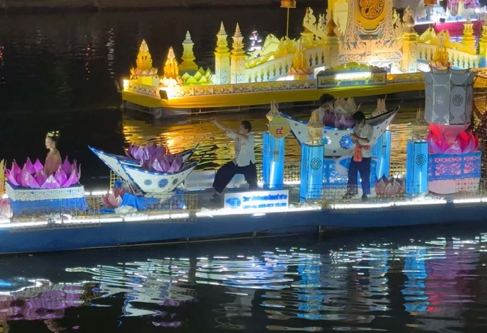 灯笼高挂，湖水生辉——学生参与南邦国际科技学院传统文化活动